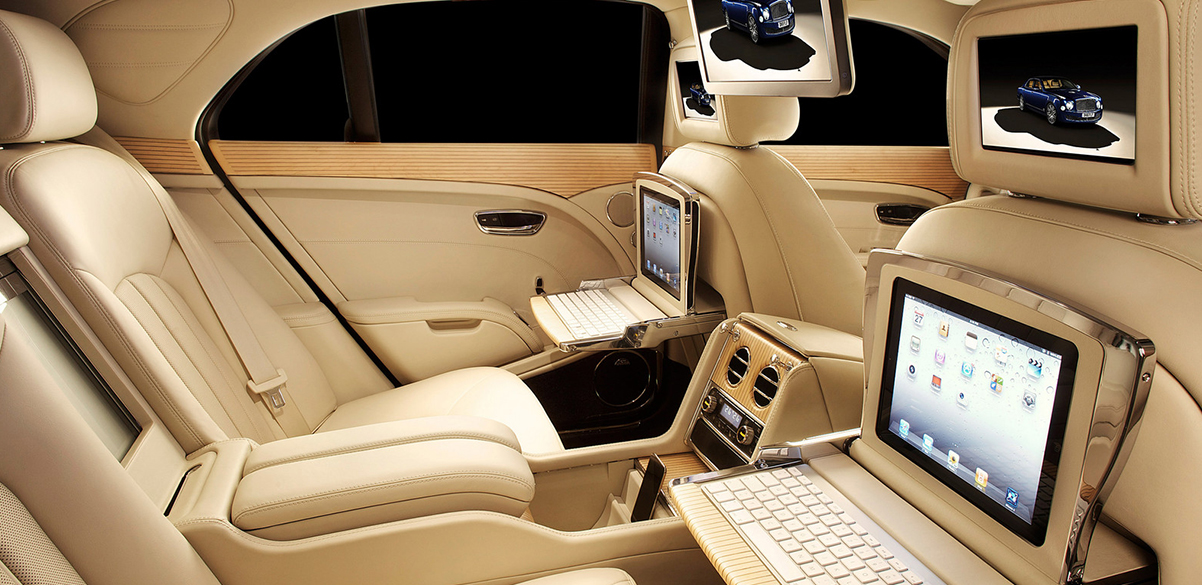 Premium concierge service with luxury private transfers for private parties in Greece and Italy